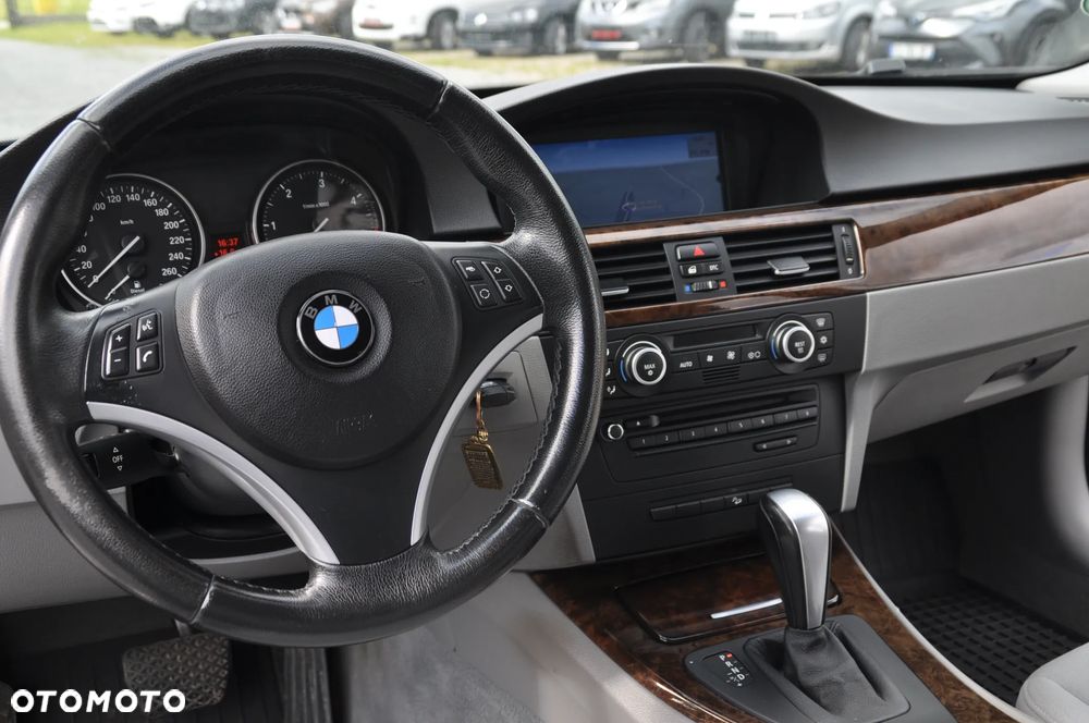 BMW Seria 3 330d xDrive DPF Edition Sport - 27