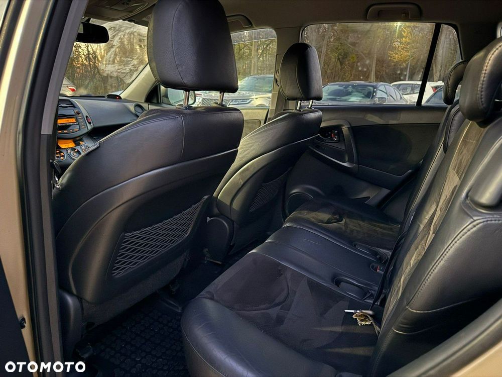 Toyota RAV4 - 12
