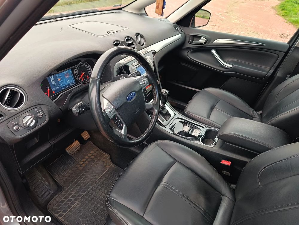 Ford S-Max - 13