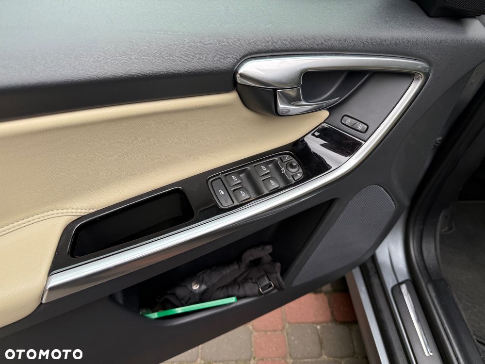 Volvo XC 60 D4 Momentum Pro - 7