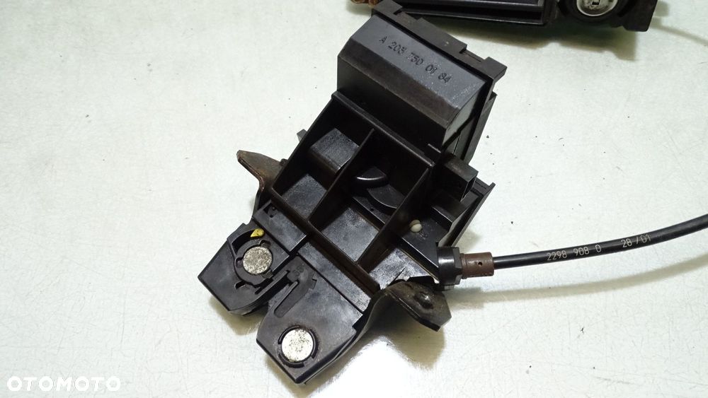 ZAMEK KLAPY BAGAŻNIKA MEDCEDES-BENZ W203 C220  2037500093 2037500184 - 2