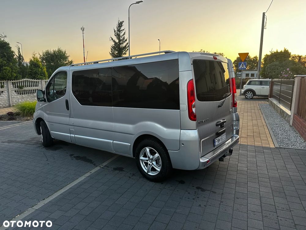 Renault Trafic Grand Passenger Black Edition - 6