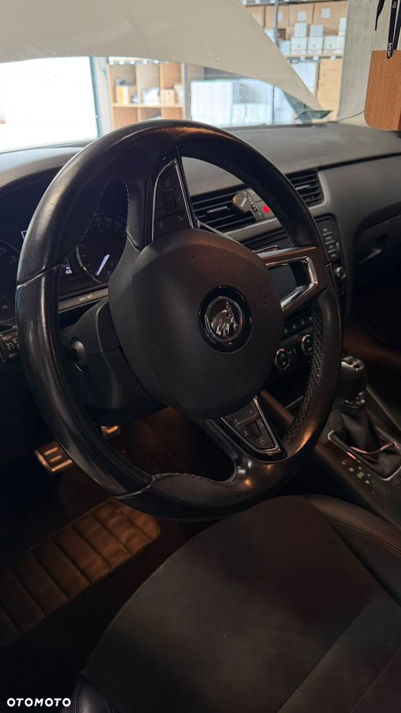 Skoda Octavia 2.0 TDI RS DSG - 4
