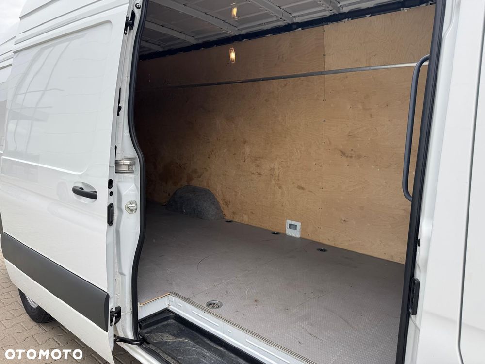 Mercedes-Benz Sprinter - 11