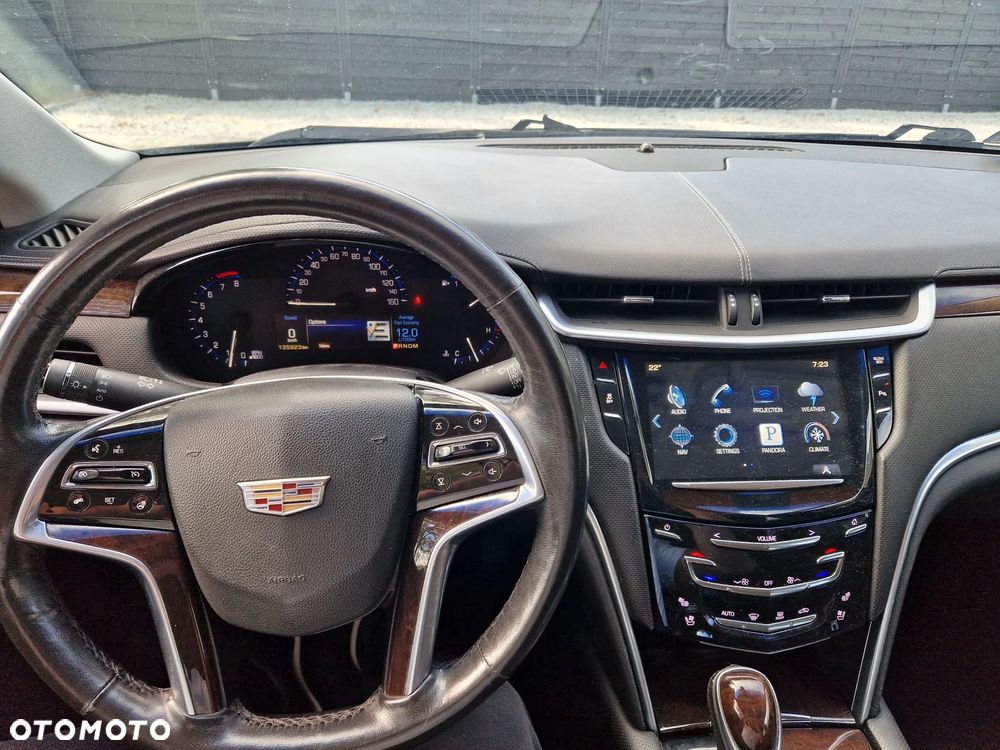 Cadillac XTS - 10