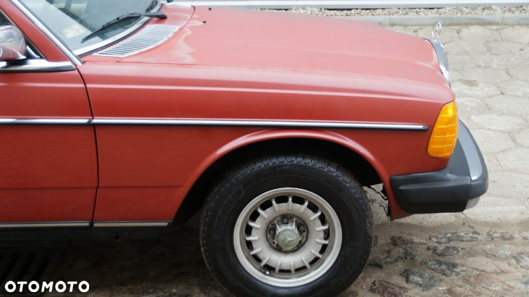 Mercedes-Benz W123 - 17