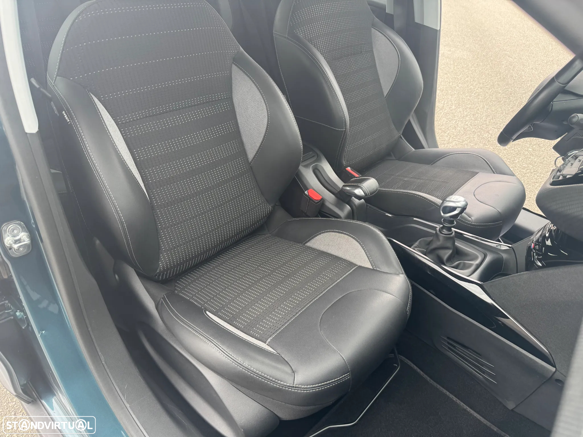 Peugeot 2008 1.2 PureTech Allure - 25