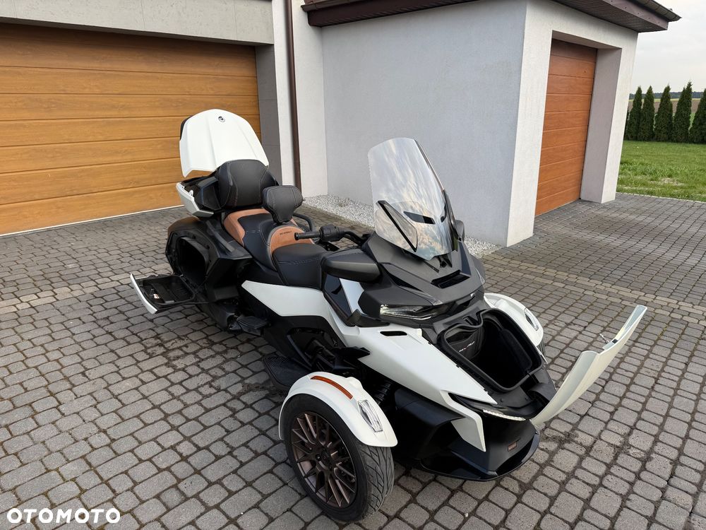 Can-Am Spyder - 25