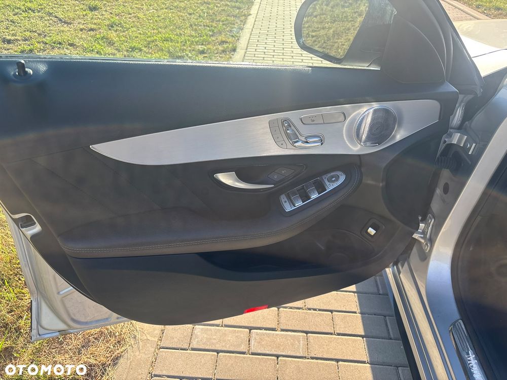 Mercedes-Benz Klasa C 300 9G-TRONIC - 15