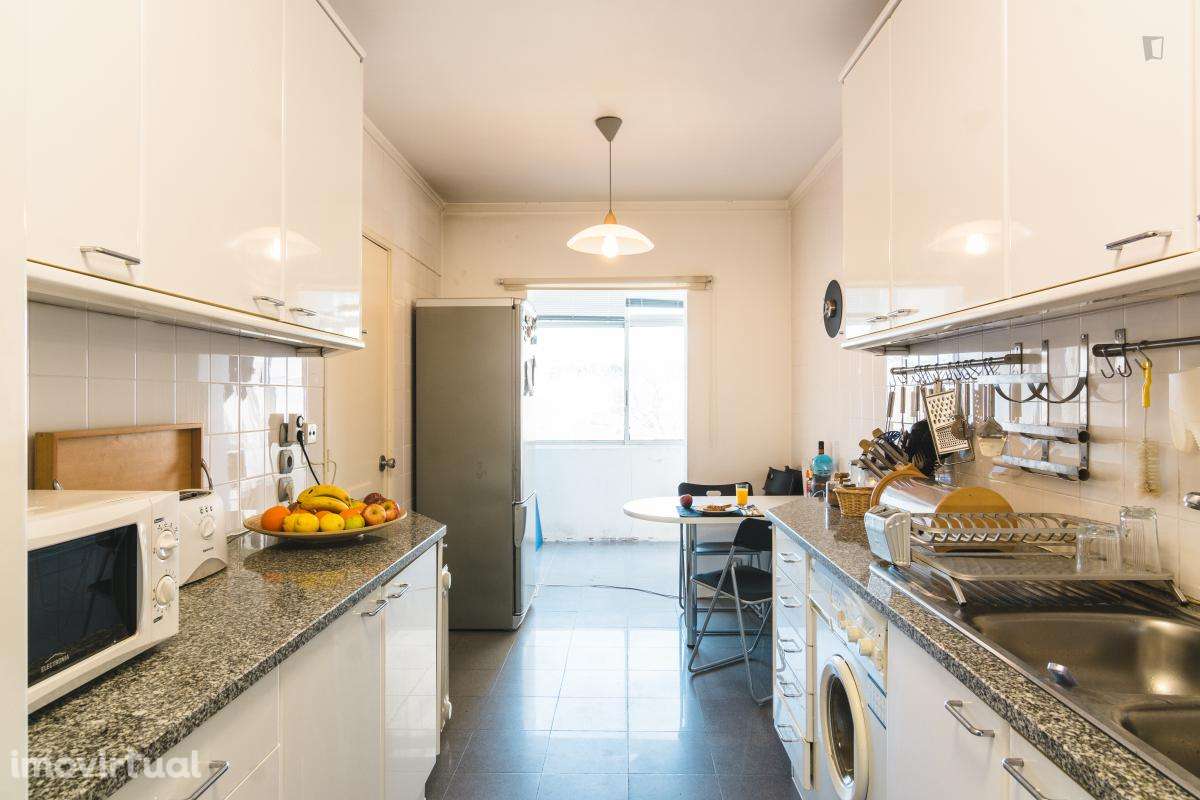 Quarto - localizado em Algés Lisbon - Grande imagem: 5/50