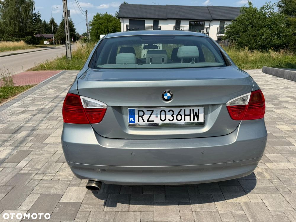 BMW Seria 3 318i - 5