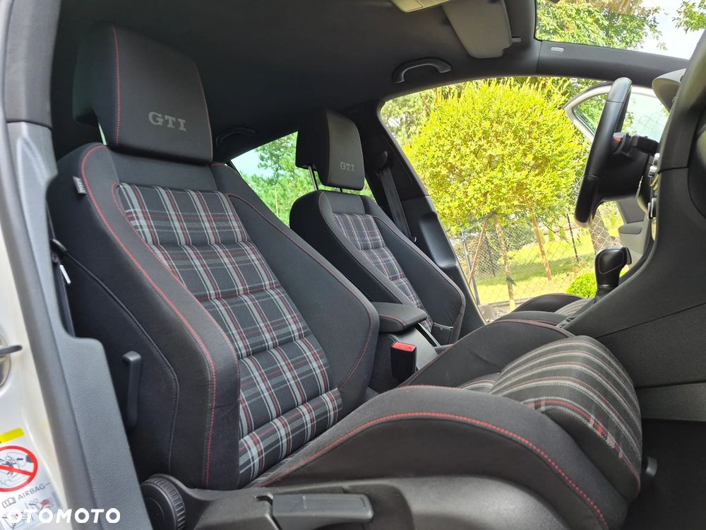 Volkswagen Golf 2.0 GTI DSG - 17