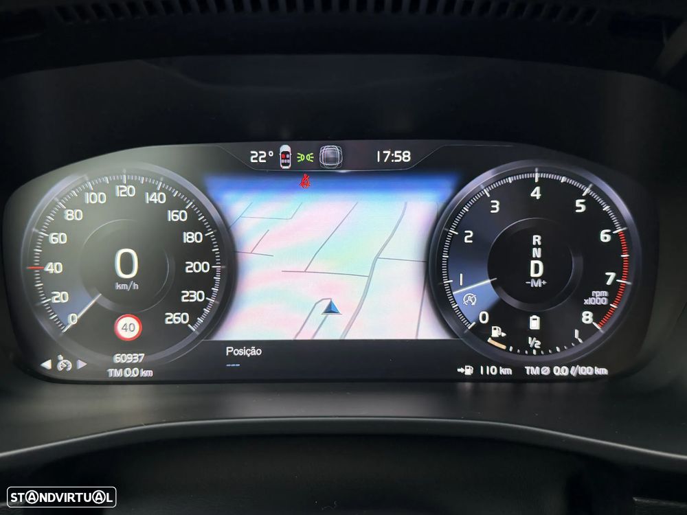 Volvo XC 40 2.0 B4 Momentum Plus - 17