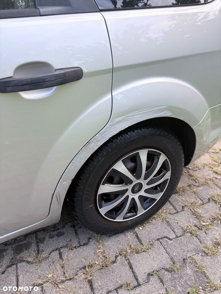 Ford Focus 1.6 Ambiente - 4