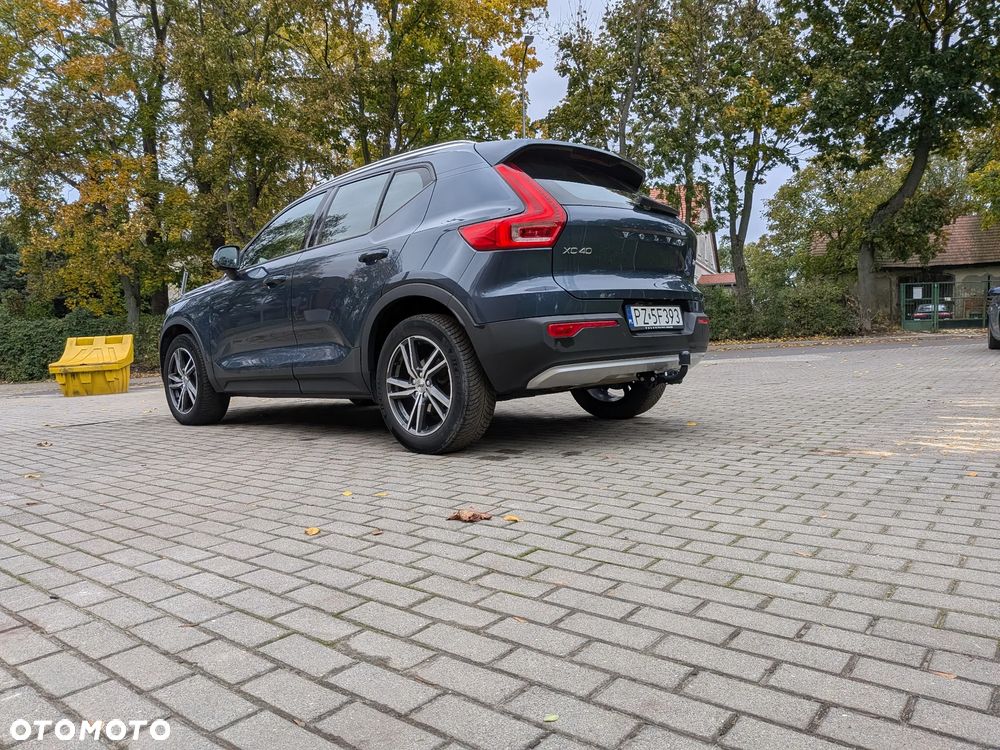 Volvo XC 40 T3 Momentum Pro - 2