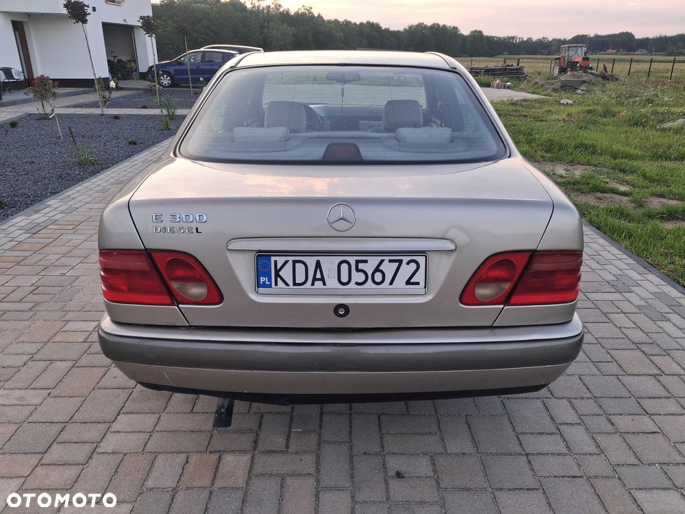 Mercedes-Benz Klasa E - 3