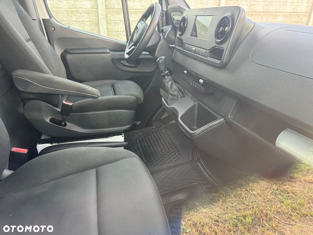 Mercedes-Benz SPRINTER - 12