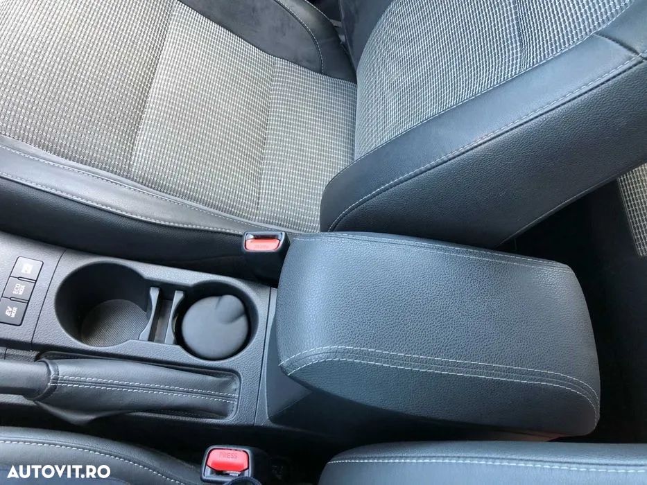 Toyota Auris 1.8 L VVT-i Hybrid Sol + - 5