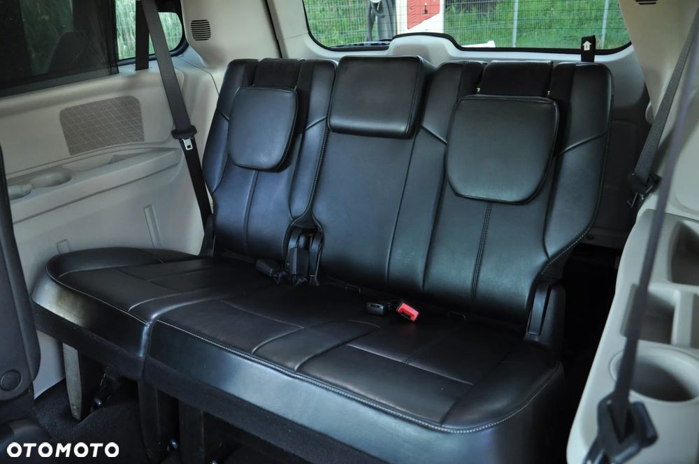 Chrysler Town & Country 3.6 Limited - 32