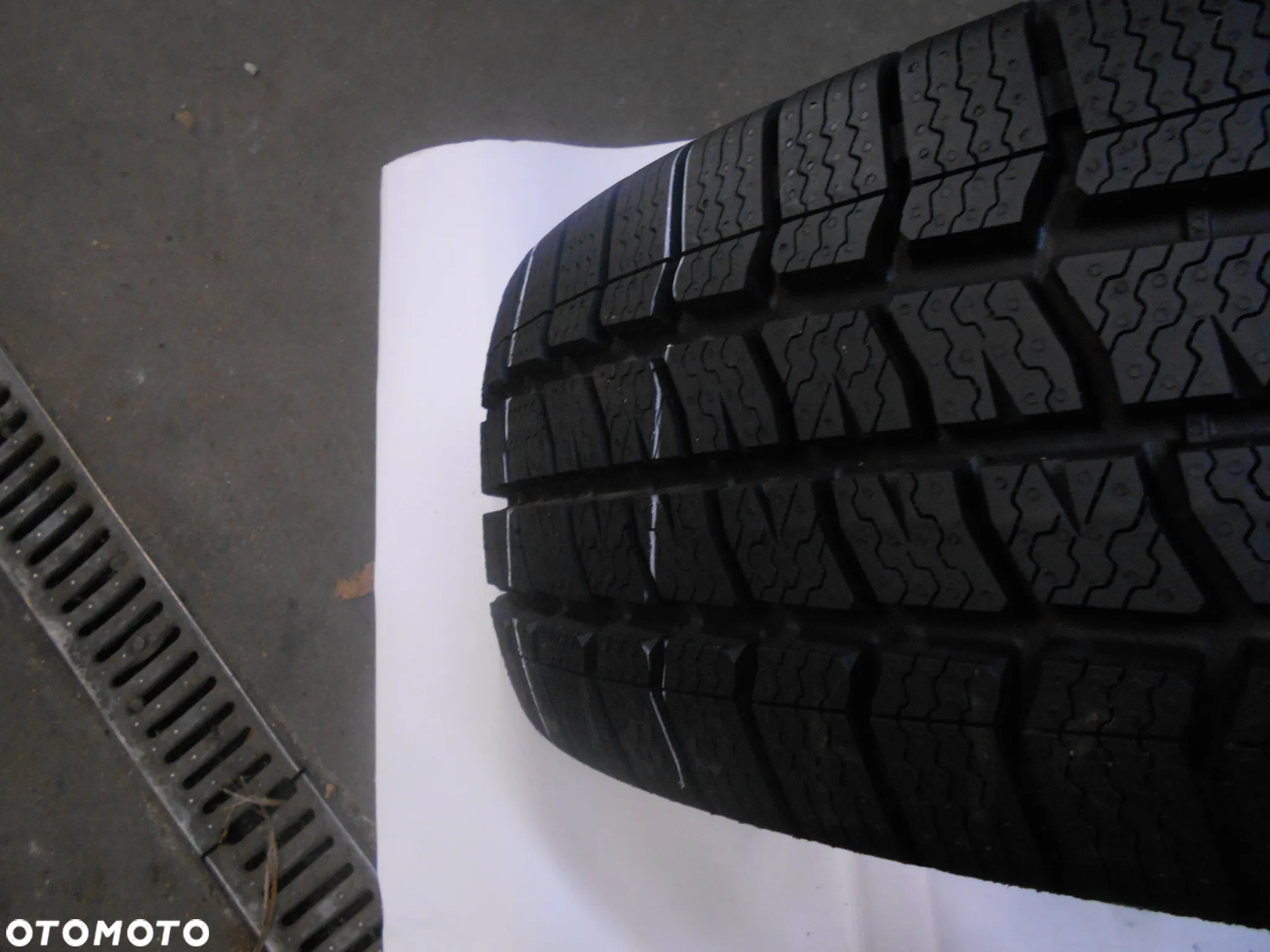 OPONA POJEDYNKA 195/70R15C VREDESTEIN COMTRAC 2 WINTER DOT 2518 10MM - 2