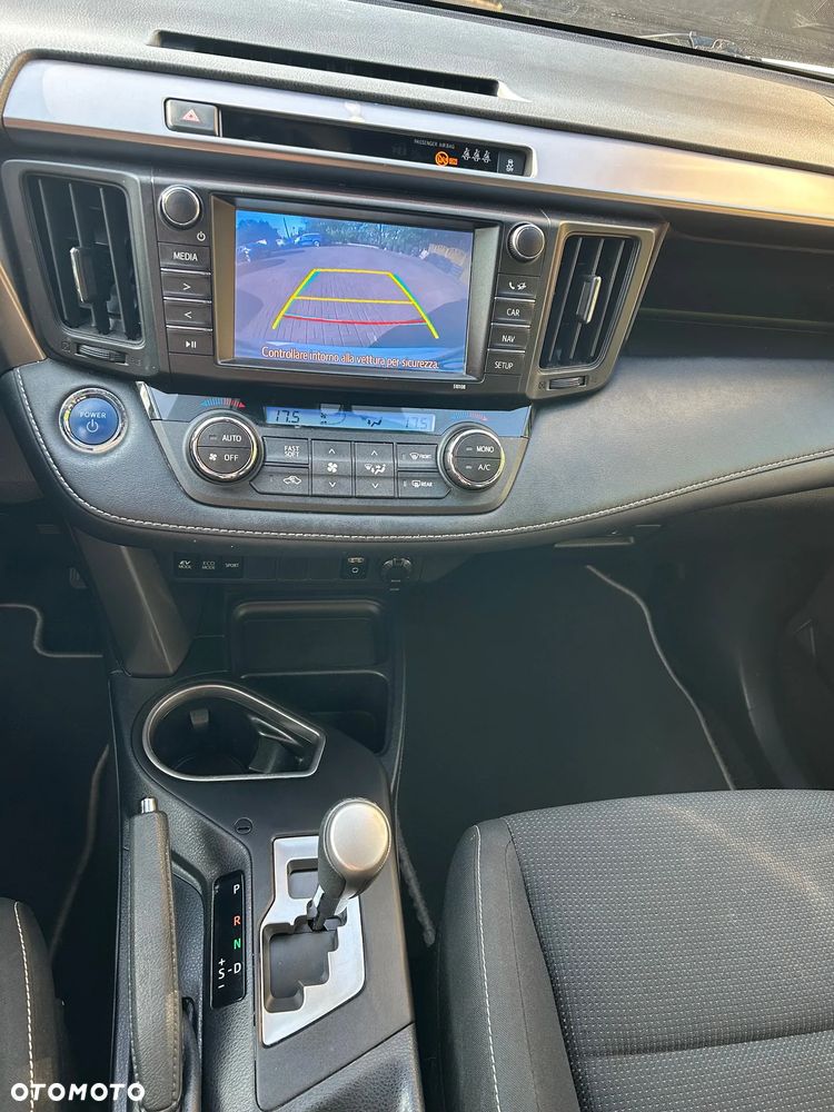 Toyota RAV4 Hybrid Premium 4x2 - 17