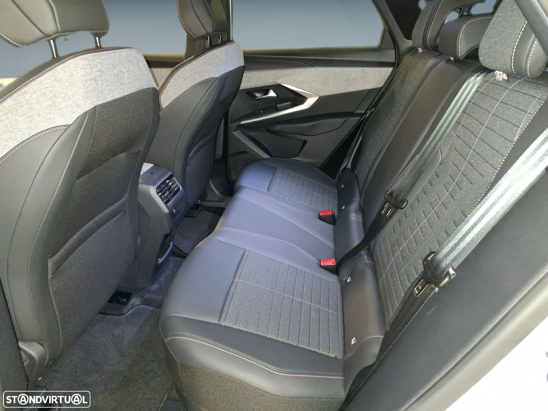 Peugeot 3008 1.2 Hybrid Allure e-DCS6 - 14