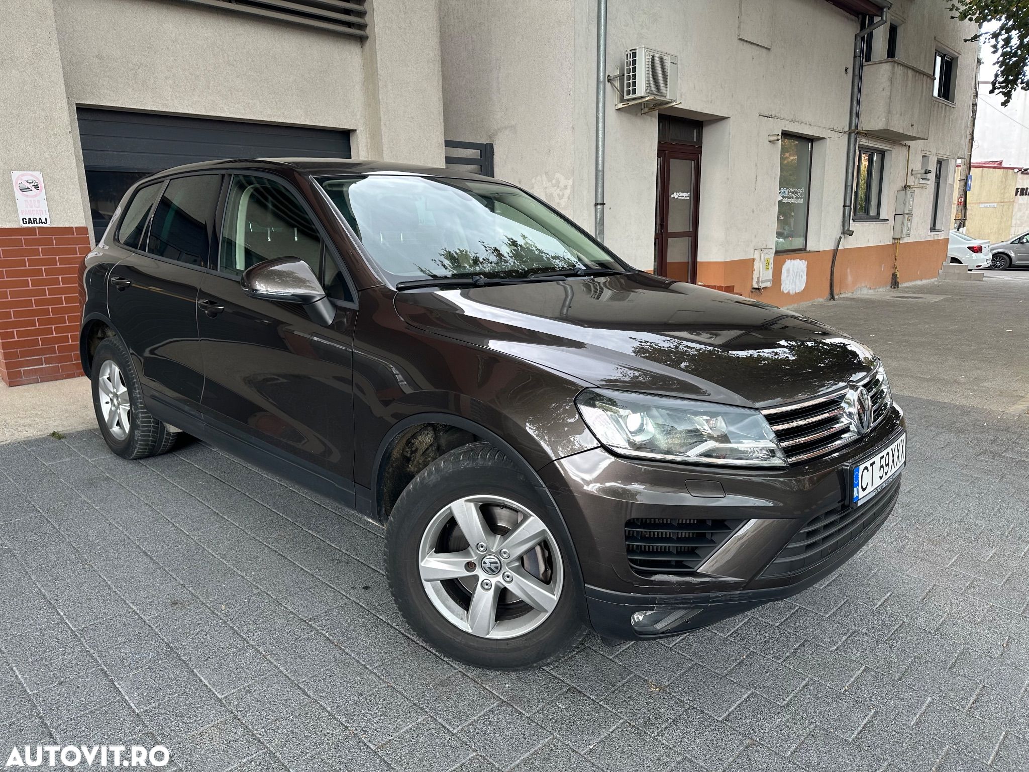 Volkswagen Golf - 1