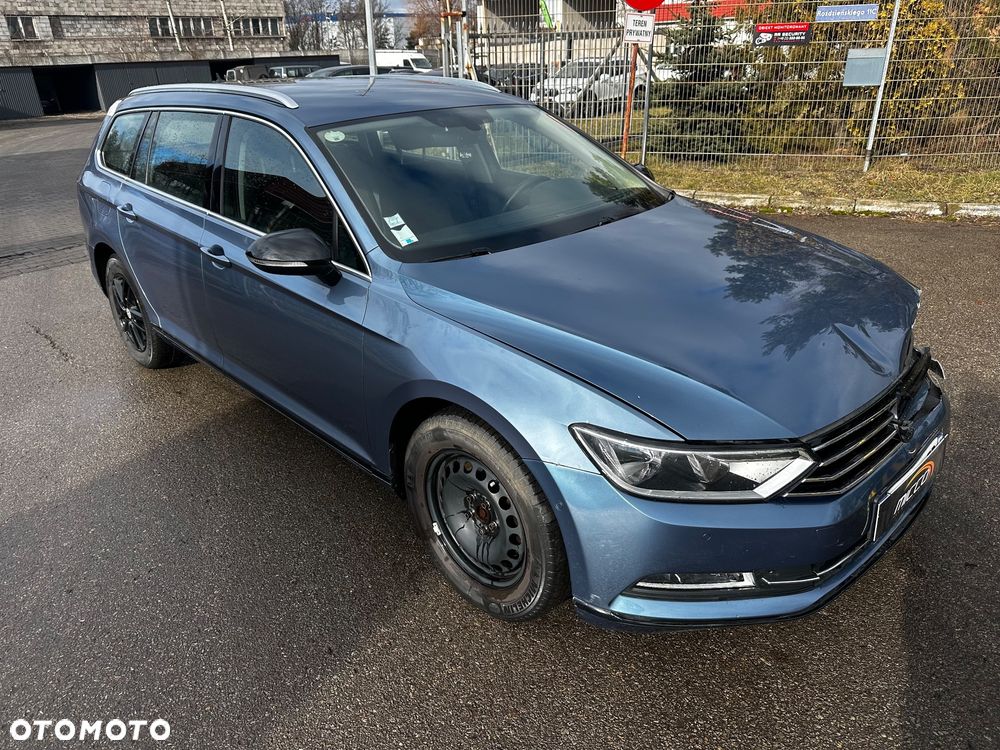Volkswagen Passat - 1