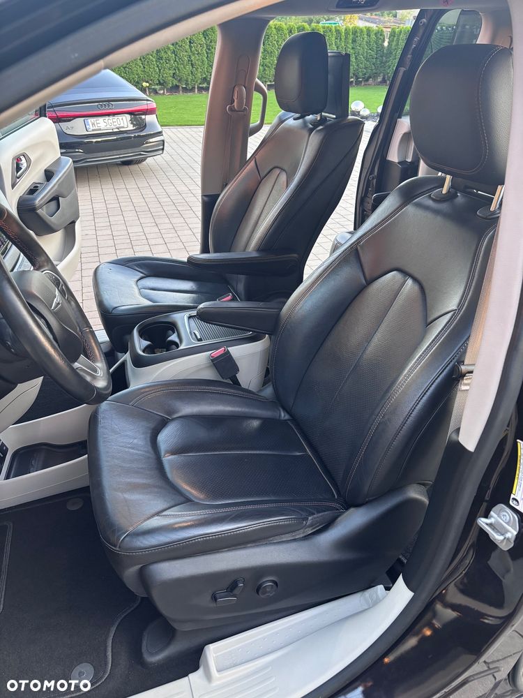 Chrysler Pacifica - 29
