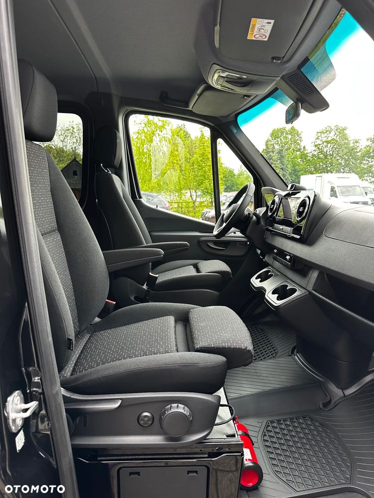 Mercedes-Benz Sprinter - 21