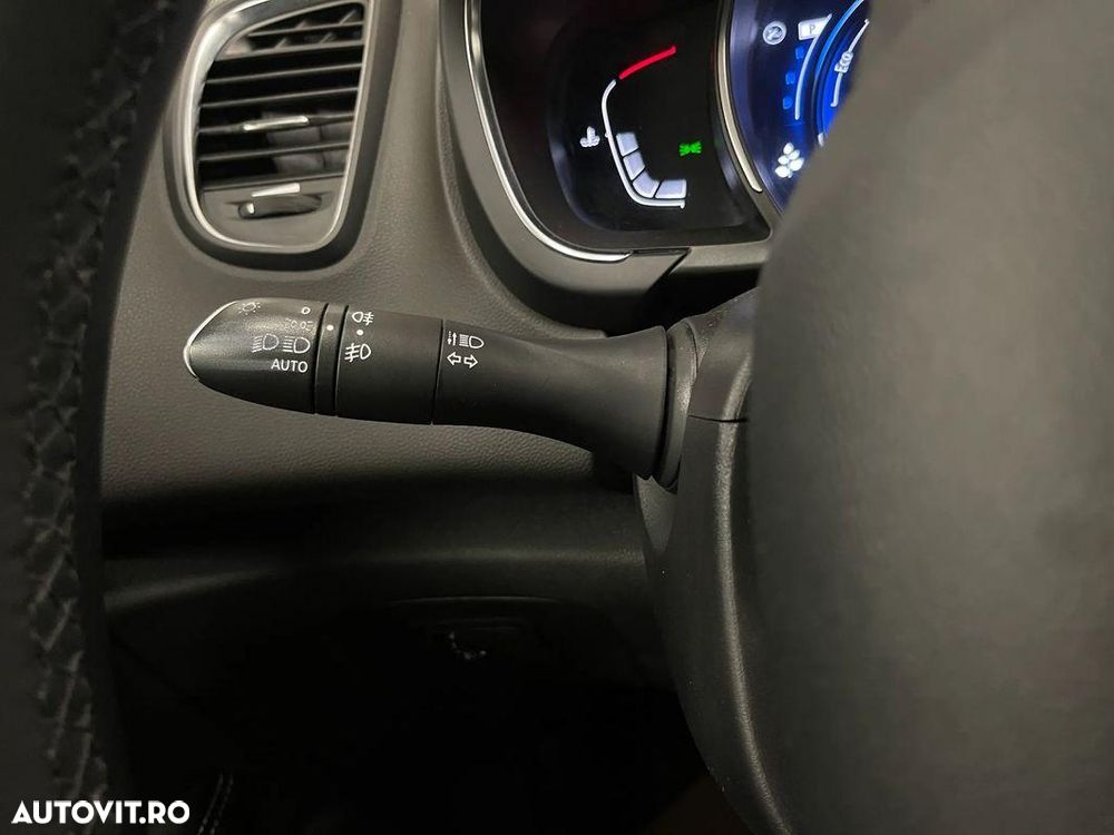 Renault Scenic BLUE dCi 120 EDC BUSINESS EDITION - 23