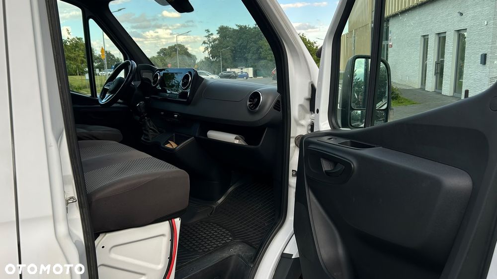 Mercedes-Benz Sprinter - 25