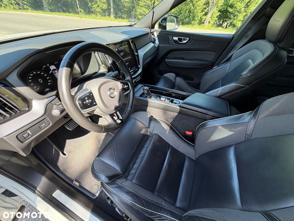 Volvo XC 60 D5 SCR AWD R-Design - 7