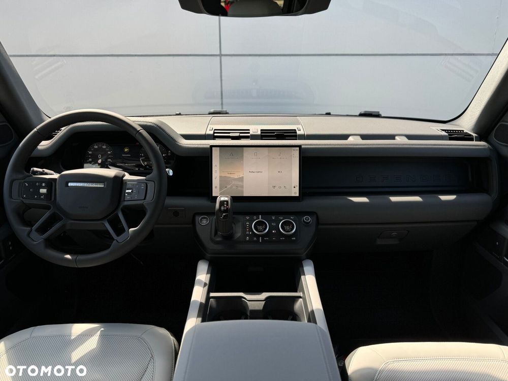 Land Rover Defender - 12