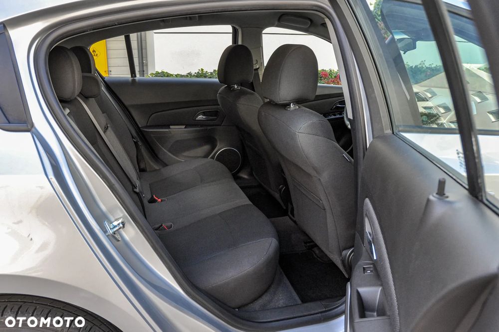 Chevrolet Cruze - 12