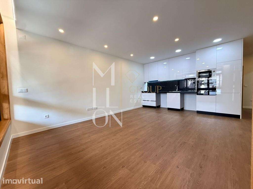 Apartamento T2 Totalmente Renovado - Grande imagem: 2/13