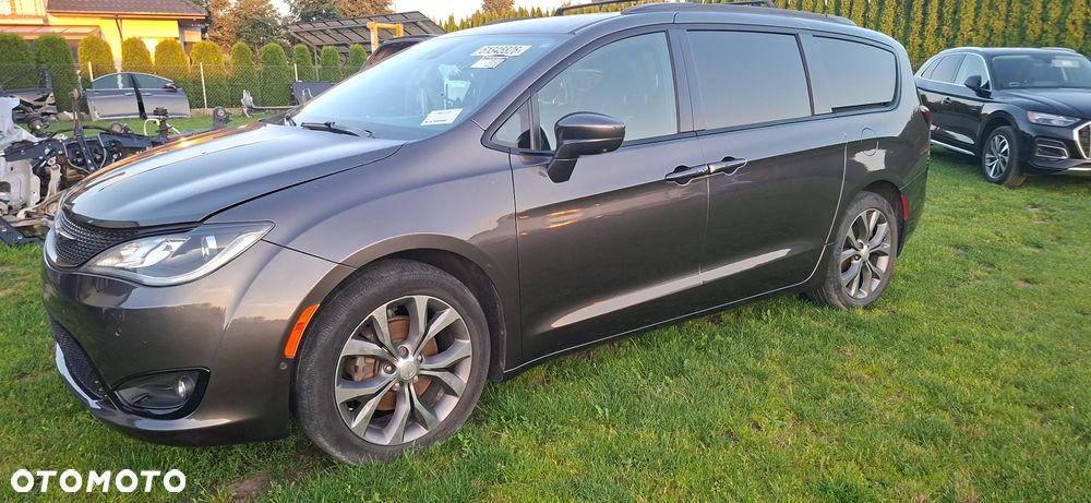 Chrysler Pacifica - 5