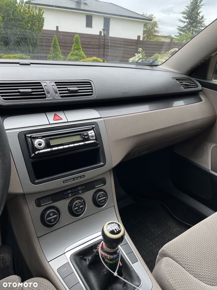 Volkswagen Passat 2.0 TDI Comfortline - 9