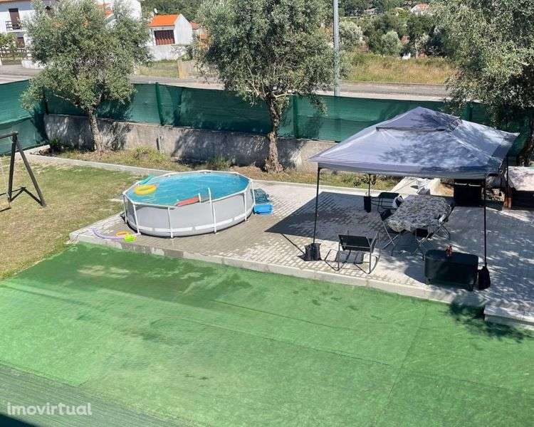 Moradia T3+1 renovada com terreno, garagem ampla e painéis solares - Grande imagem: 2/12