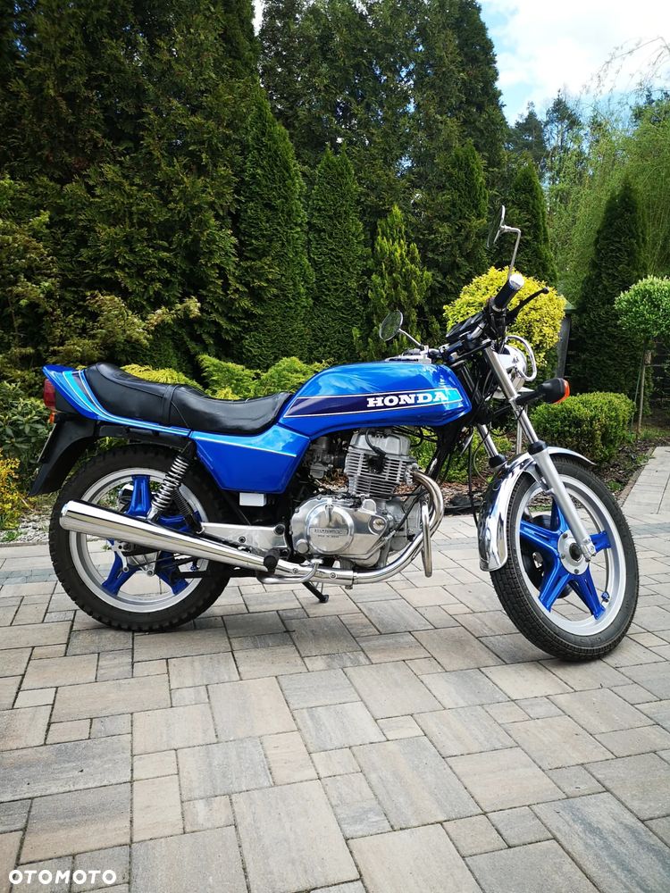 Honda CB - 1