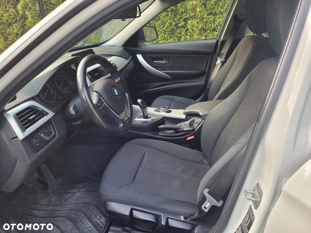 BMW Seria 3 320i xDrive Advantage - 6