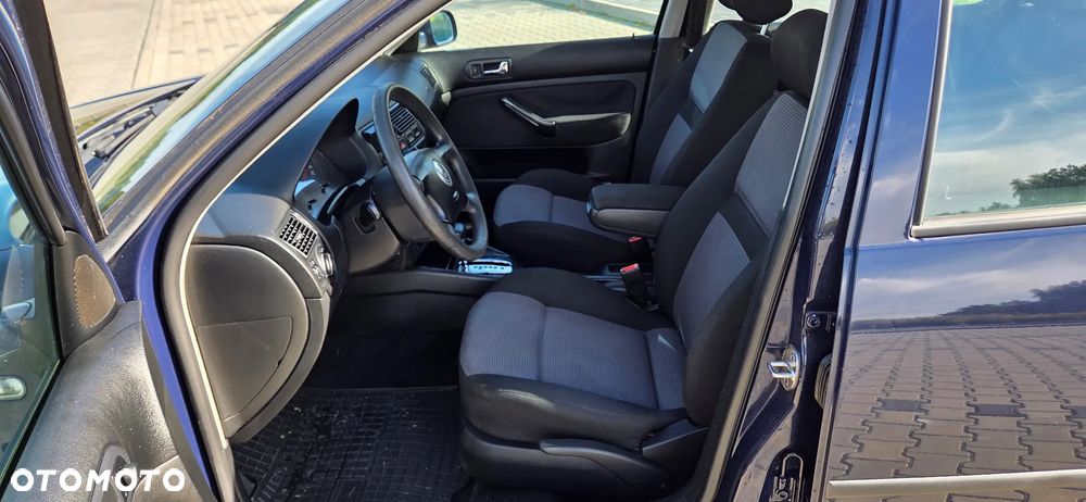 Volkswagen Golf - 8