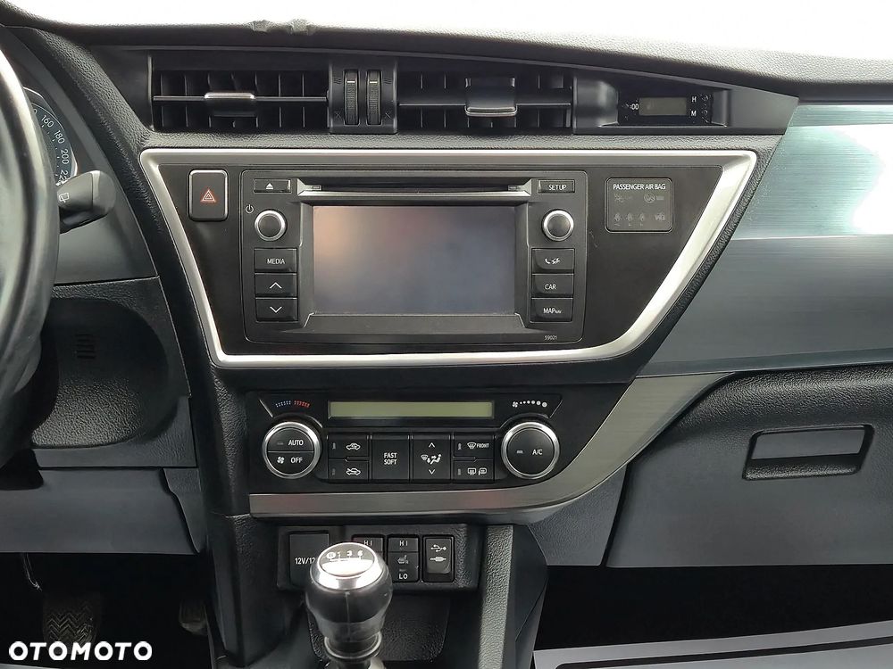 Toyota Auris 1.6 Executive - 24