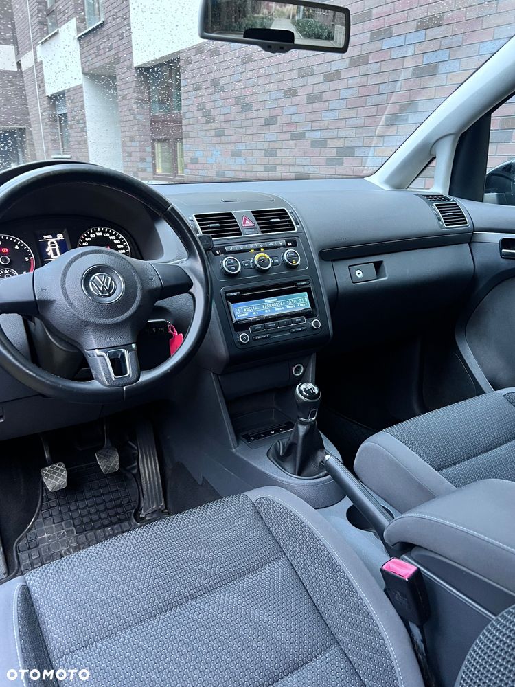 Volkswagen Touran - 24