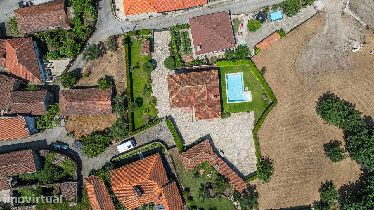 Casa do Loureiro em Paradança, Mondim de Basto - Grande imagem: 4/33