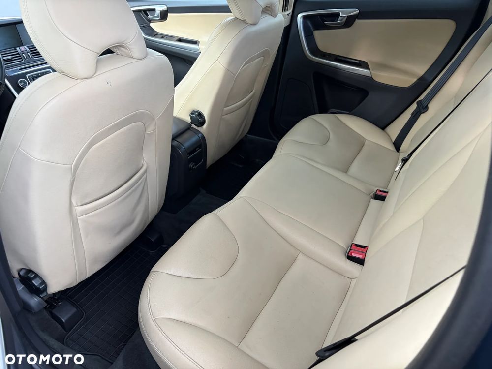 Volvo XC 60 T5 Powershift Momentum - 26