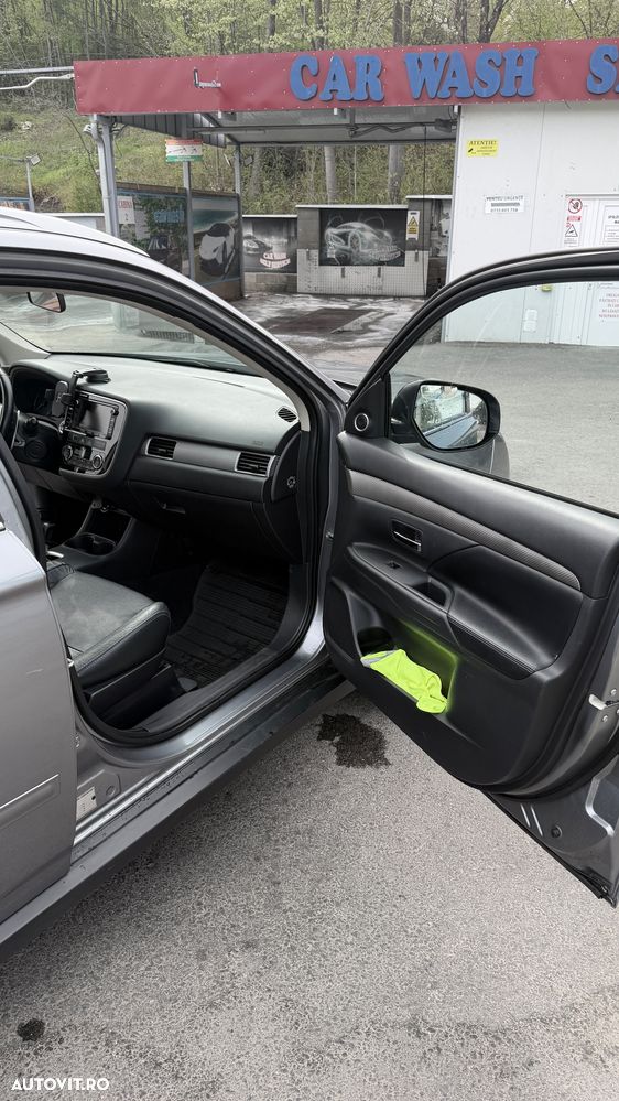 Mitsubishi Outlander - 16