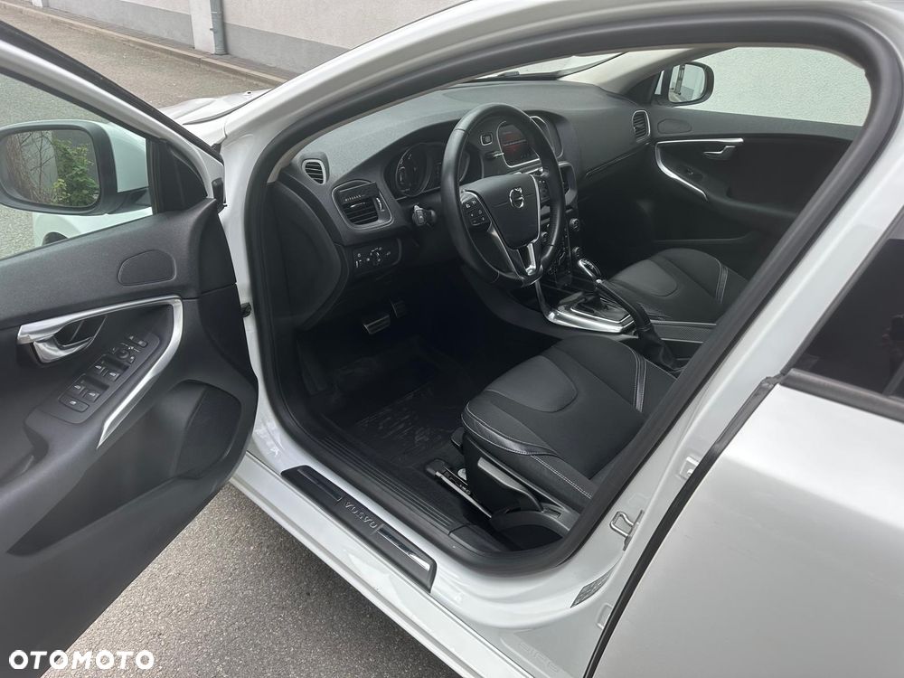 Volvo V40 D2 Drive-E Momentum - 22
