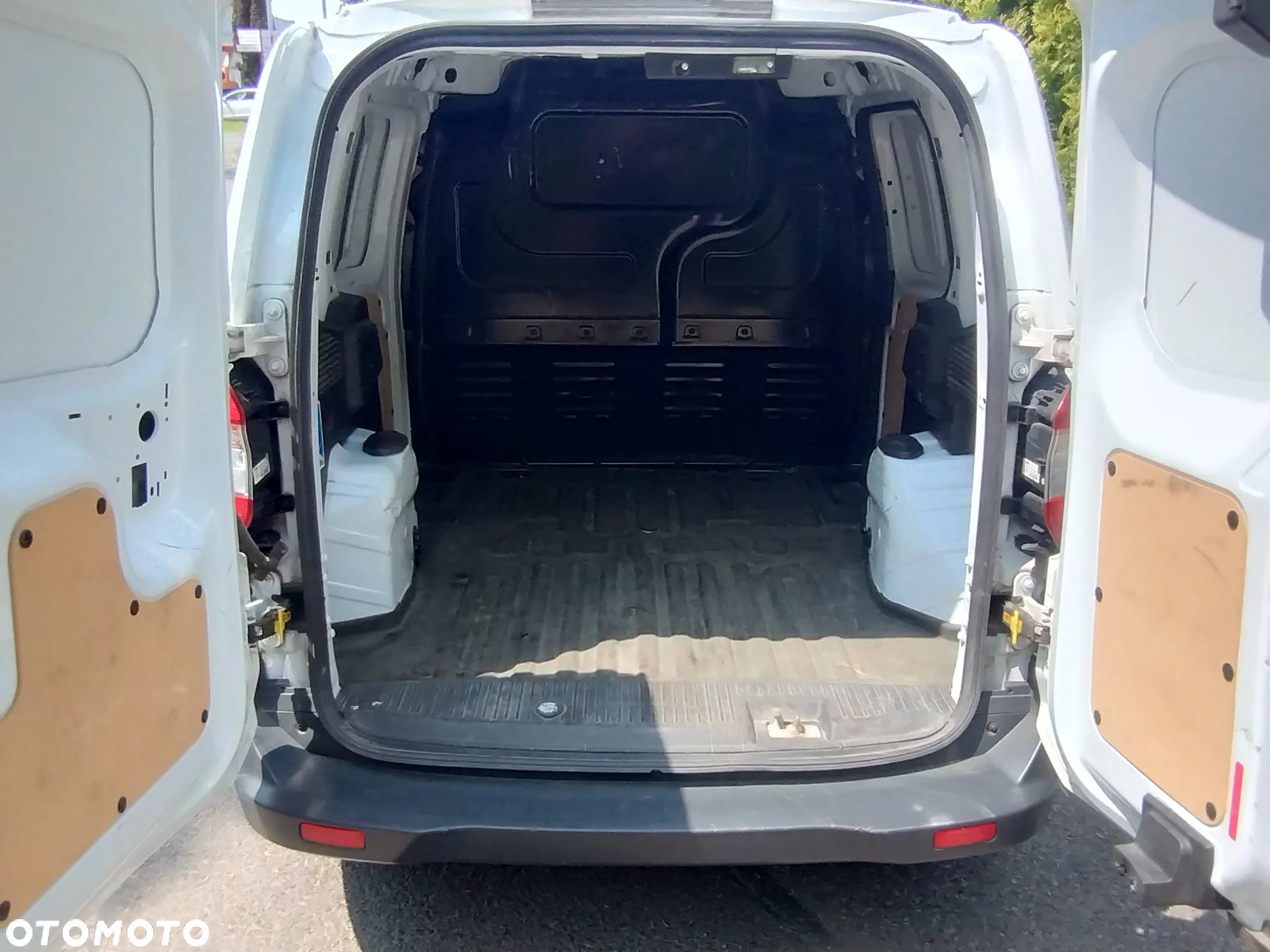 Ford Transit Courier - 10