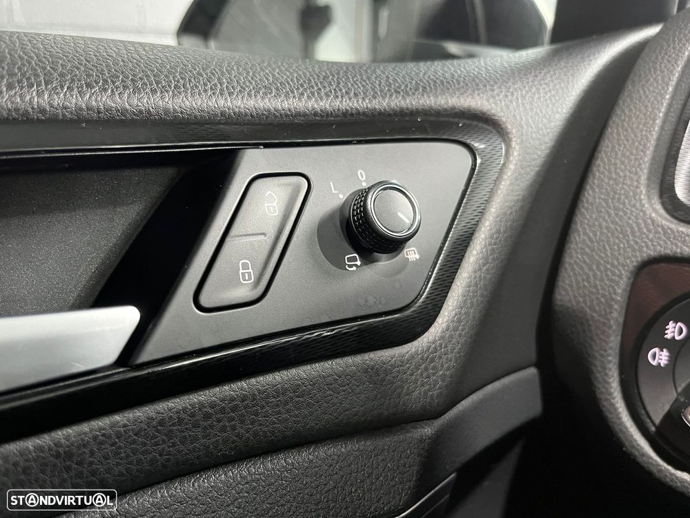 VW Golf 2.0 TDi DPF DSG GTD - 32